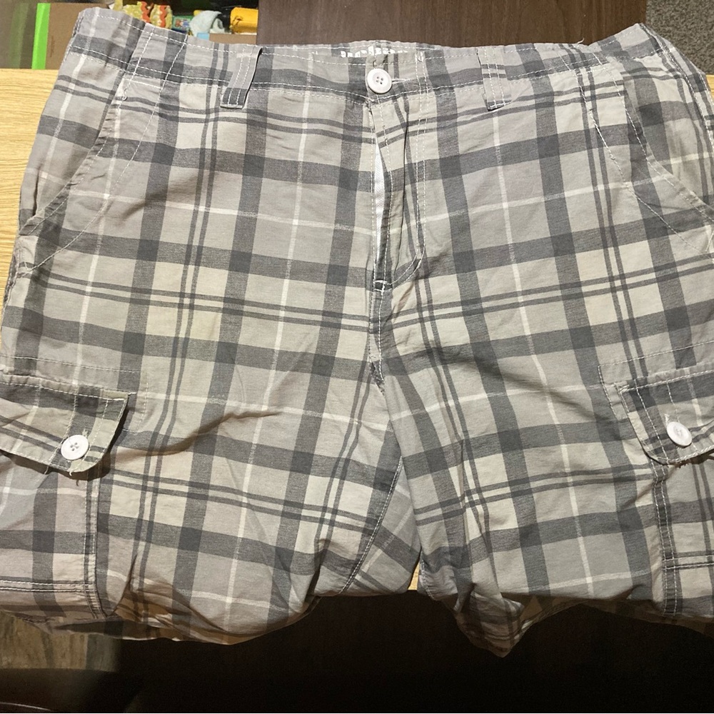 Urban Pipeline Mens Cargo Classic Length Grey Plaid Shorts Size 36 Waist